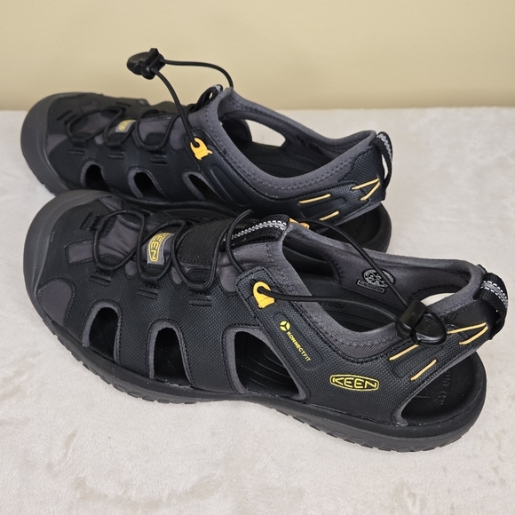 Keen Solr Water Shoe Sandal Men's Size 12 Black/Gold - Picture 2 of 9